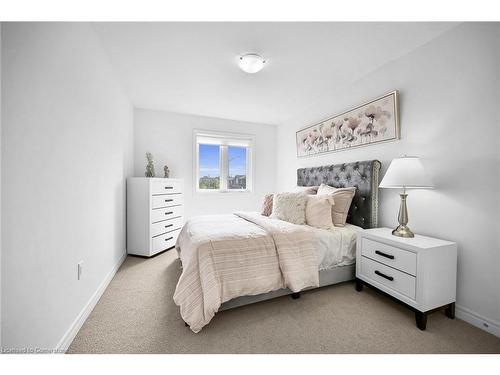 3955 Crown Street, Beamsville, ON - Indoor Photo Showing Bedroom