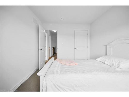 3955 Crown Street, Beamsville, ON - Indoor Photo Showing Bedroom