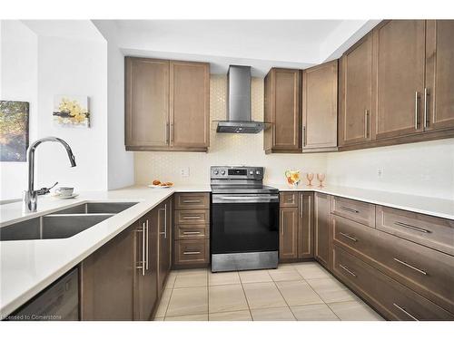 3955 Crown Street, Beamsville, ON - Indoor Photo Showing Kitchen With Double Sink With Upgraded Kitchen