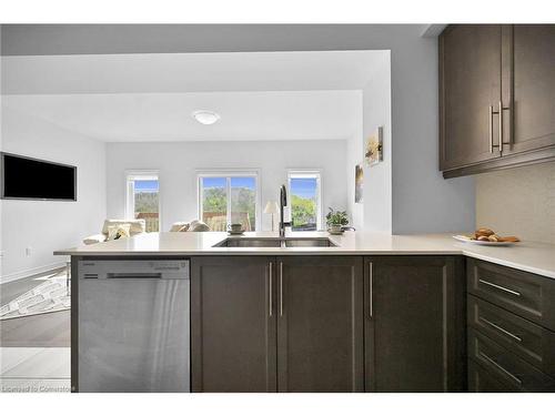 3955 Crown Street, Beamsville, ON - Indoor Photo Showing Kitchen With Double Sink