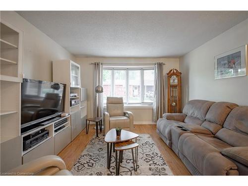 5-31 Kinross Street, Caledonia, ON - Indoor Photo Showing Living Room