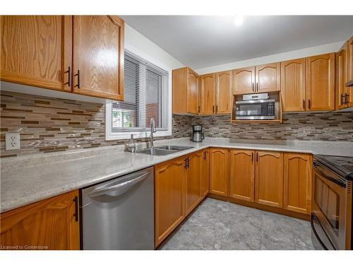 5-31 Kinross Street, Caledonia, ON - Indoor Photo Showing Kitchen With Double Sink