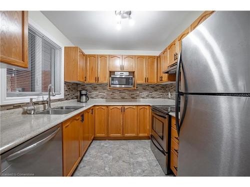 5-31 Kinross Street, Caledonia, ON - Indoor Photo Showing Kitchen With Double Sink