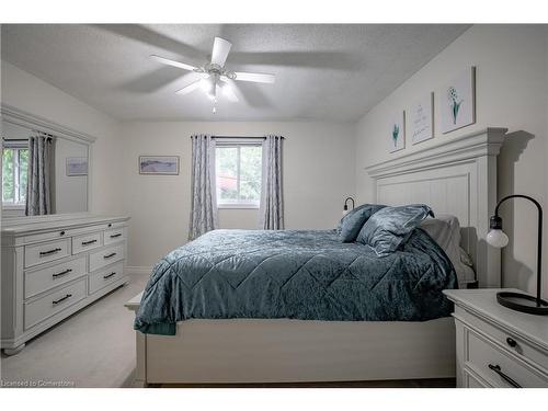 5-31 Kinross Street, Caledonia, ON - Indoor Photo Showing Bedroom