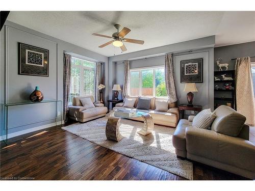 3 Hartland Road, Hamilton, ON - Indoor Photo Showing Living Room