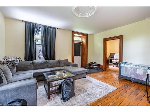 1172 Concession 8 Road W, Flamborough, ON - Indoor Photo Showing Living Room