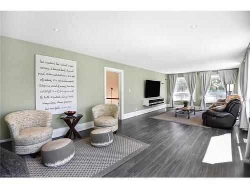 25 Hammond Road, Brant, ON - Indoor Photo Showing Living Room