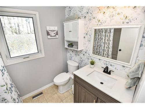 25 Hammond Road, Brant, ON - Indoor Photo Showing Bathroom