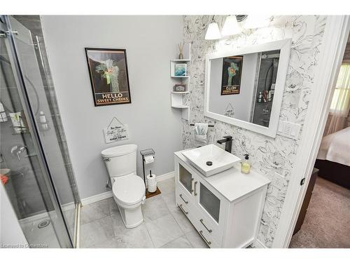 25 Hammond Road, Brant, ON - Indoor Photo Showing Bathroom