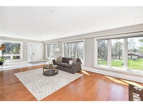 25 Hammond Road, Brant, ON - Indoor Photo Showing Living Room