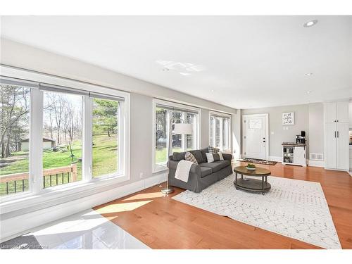 25 Hammond Road, Brant, ON - Indoor Photo Showing Living Room