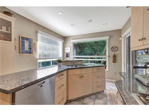 30 Pimlico Drive, Dundas, ON - Indoor Photo Showing Kitchen With Double Sink