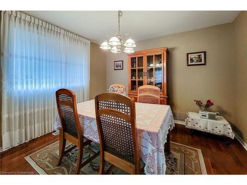 31 Foxmeadow Drive, Hamilton, ON - Indoor Photo Showing Dining Room