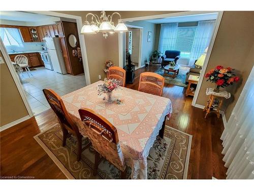 31 Foxmeadow Drive, Hamilton, ON - Indoor Photo Showing Dining Room