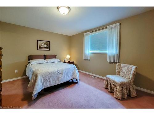 31 Foxmeadow Drive, Hamilton, ON - Indoor Photo Showing Bedroom