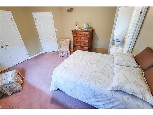 31 Foxmeadow Drive, Hamilton, ON - Indoor Photo Showing Bedroom