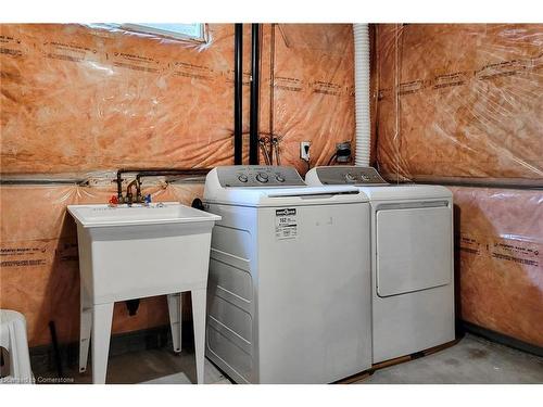 31 Foxmeadow Drive, Hamilton, ON - Indoor Photo Showing Laundry Room