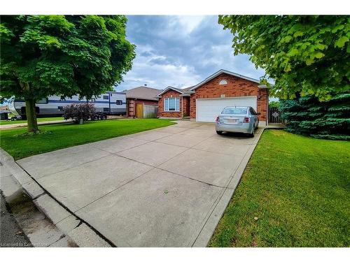 31 Foxmeadow Drive, Hamilton, ON - Outdoor