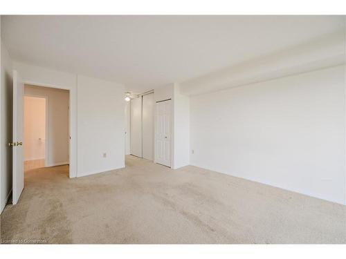 503-5090 Pinedale Avenue, Burlington, ON - Indoor Photo Showing Other Room