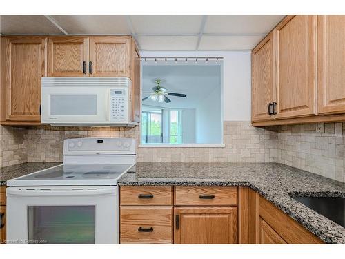 503-5090 Pinedale Avenue, Burlington, ON - Indoor Photo Showing Kitchen