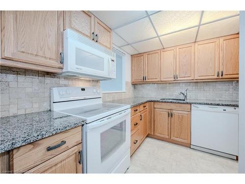 503-5090 Pinedale Avenue, Burlington, ON - Indoor Photo Showing Kitchen