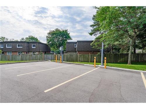 503-5090 Pinedale Avenue, Burlington, ON - Outdoor