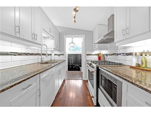 124 Nash Road S, Hamilton, ON - Indoor Photo Showing Kitchen With Upgraded Kitchen