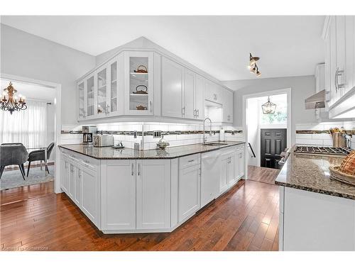 124 Nash Road S, Hamilton, ON - Indoor Photo Showing Kitchen