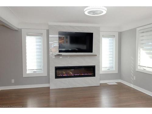 873 Upper Wellington Street E, Hamilton, ON - Indoor Photo Showing Living Room With Fireplace