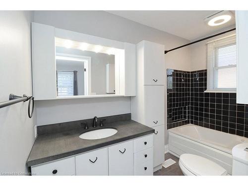 873 Upper Wellington Street E, Hamilton, ON - Indoor Photo Showing Bathroom