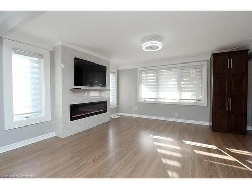 873 Upper Wellington Street E, Hamilton, ON - Indoor Photo Showing Living Room With Fireplace