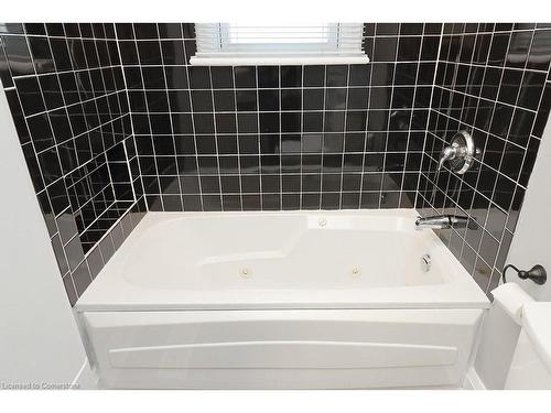 873 Upper Wellington Street E, Hamilton, ON - Indoor Photo Showing Bathroom