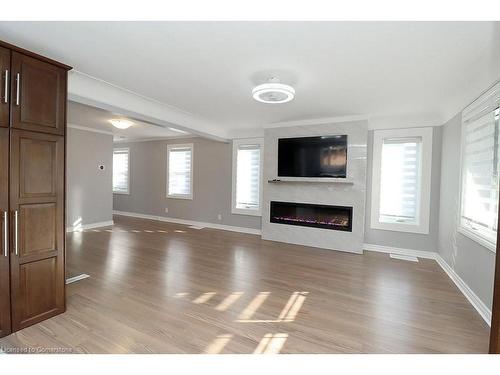 873 Upper Wellington Street E, Hamilton, ON - Indoor Photo Showing Living Room With Fireplace