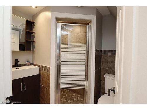 873 Upper Wellington Street E, Hamilton, ON - Indoor Photo Showing Bathroom