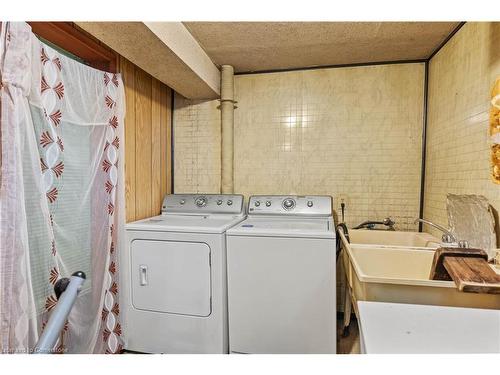 2126 Pashak Court, Mississauga, ON - Indoor Photo Showing Laundry Room