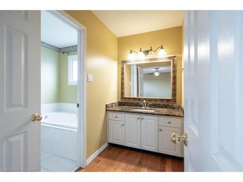 84 Alconbury Drive, Hamilton, ON - Indoor Photo Showing Bathroom