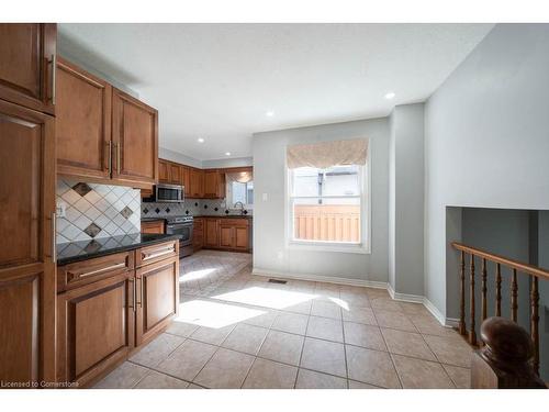 84 Alconbury Drive, Hamilton, ON - Indoor Photo Showing Kitchen