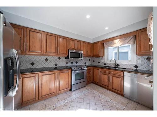 84 Alconbury Drive, Hamilton, ON - Indoor Photo Showing Kitchen