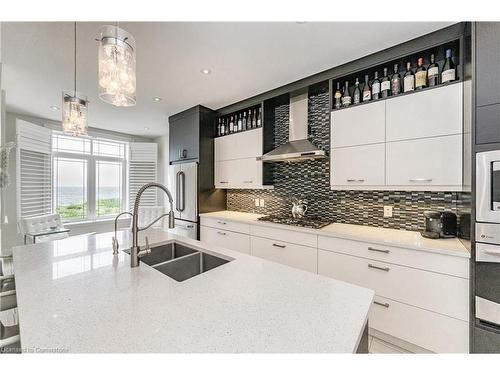 1083 Beach Boulevard, Hamilton, ON - Indoor Photo Showing Kitchen With Double Sink With Upgraded Kitchen