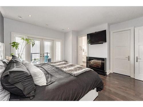 1083 Beach Boulevard, Hamilton, ON - Indoor Photo Showing Bedroom