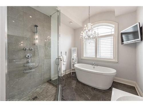 1083 Beach Boulevard, Hamilton, ON - Indoor Photo Showing Bathroom