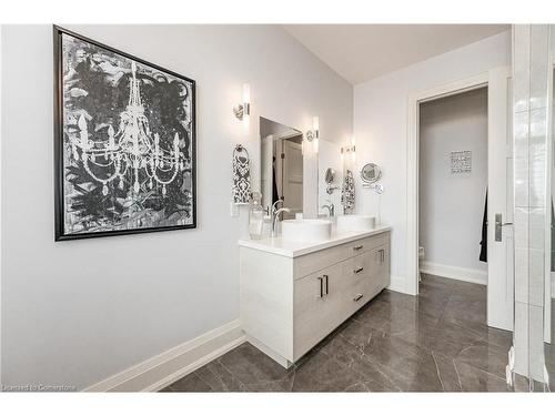 1083 Beach Boulevard, Hamilton, ON - Indoor Photo Showing Bathroom