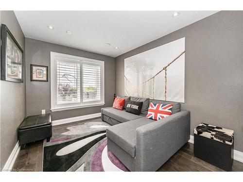 1083 Beach Boulevard, Hamilton, ON - Indoor Photo Showing Living Room