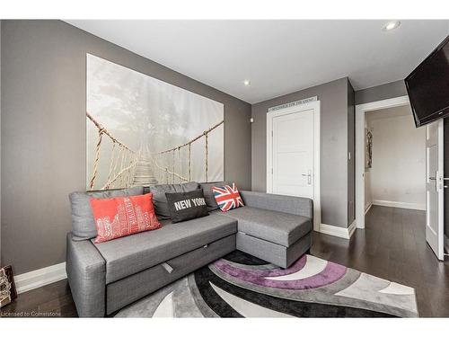 1083 Beach Boulevard, Hamilton, ON - Indoor Photo Showing Living Room