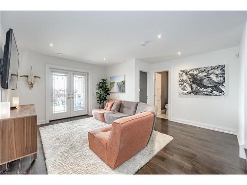 1083 Beach Boulevard, Hamilton, ON - Indoor Photo Showing Living Room