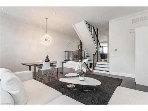 1083 Beach Boulevard, Hamilton, ON - Indoor Photo Showing Living Room