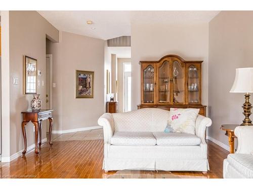 522 Stonehenge Drive, Ancaster, ON - Indoor Photo Showing Living Room