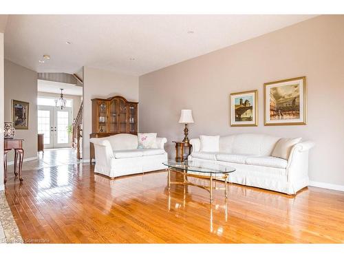 522 Stonehenge Drive, Ancaster, ON - Indoor Photo Showing Living Room