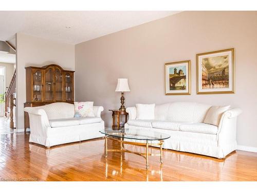 522 Stonehenge Drive, Ancaster, ON - Indoor Photo Showing Living Room