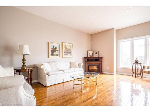 522 Stonehenge Drive, Ancaster, ON - Indoor Photo Showing Living Room